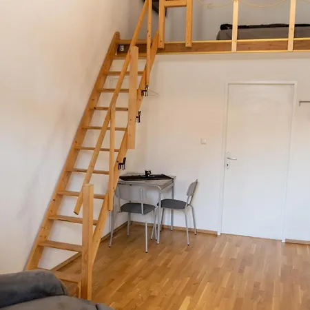 Gemuetliches Studio Mit Hochbett Im Herzen Von Graz Exterior photo